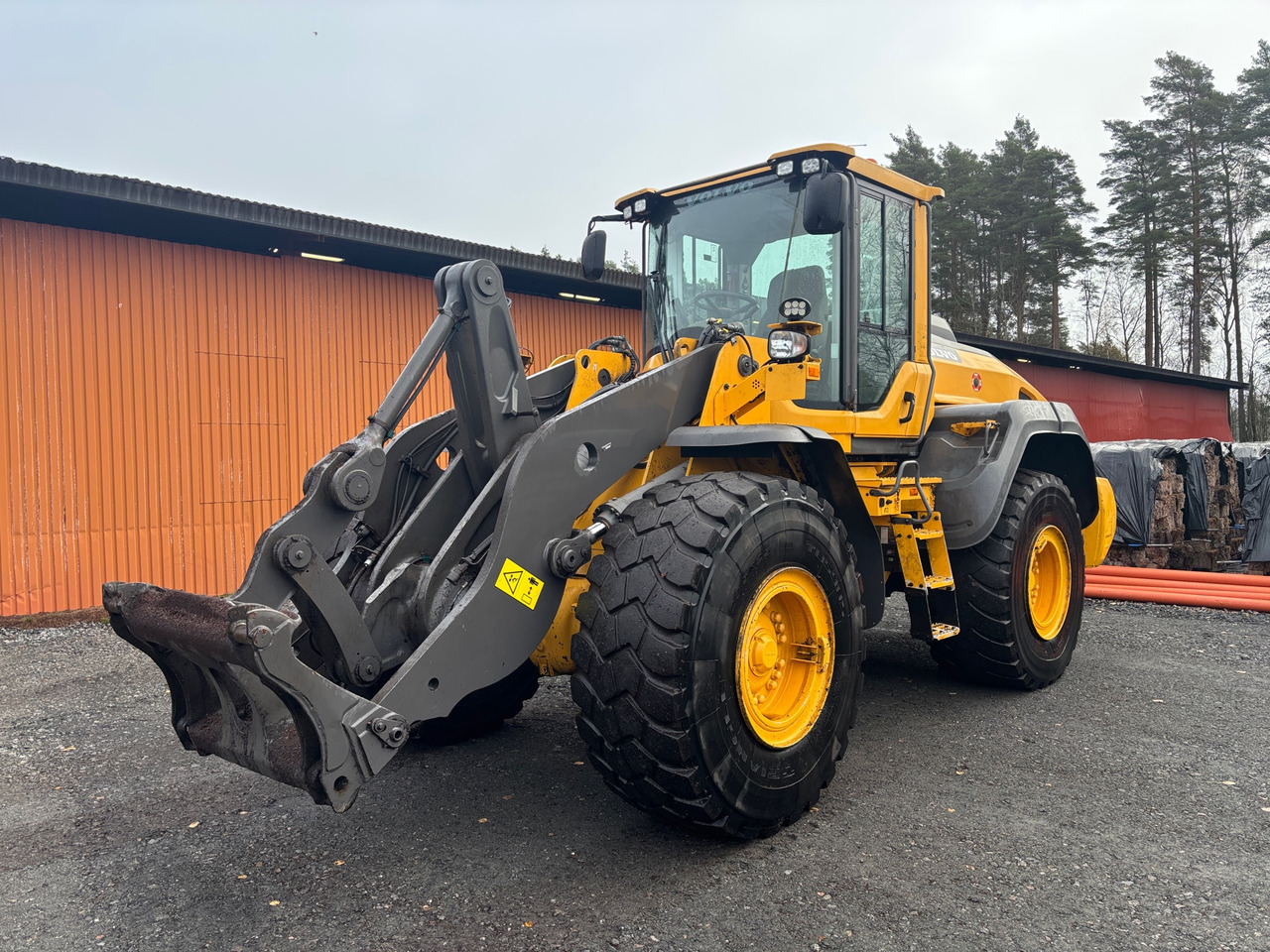 Volvo L110H - Wheel loader: gambar 1 Volvo L110H - Wheel loader: gambar 1