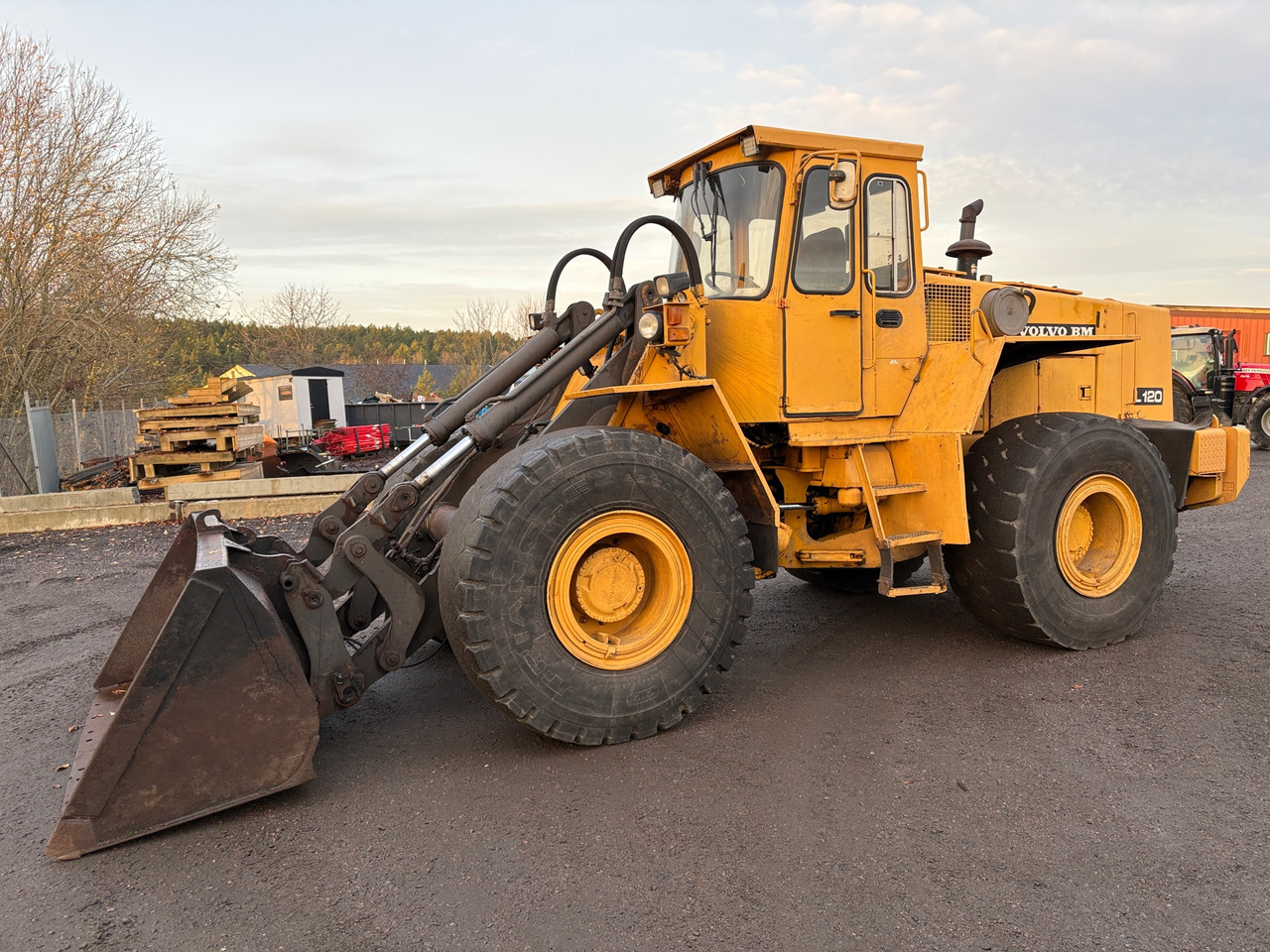 Volvo L120 - Wheel loader: gambar 1 Volvo L120 - Wheel loader: gambar 1
