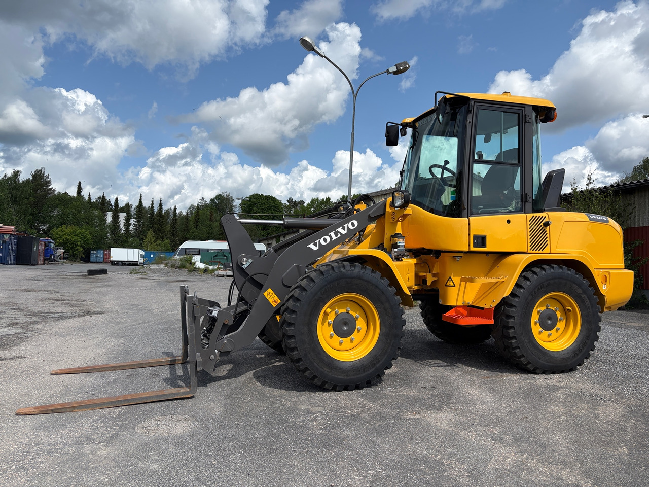 Volvo L30G - Wheel loader: gambar 1 Volvo L30G - Wheel loader: gambar 1