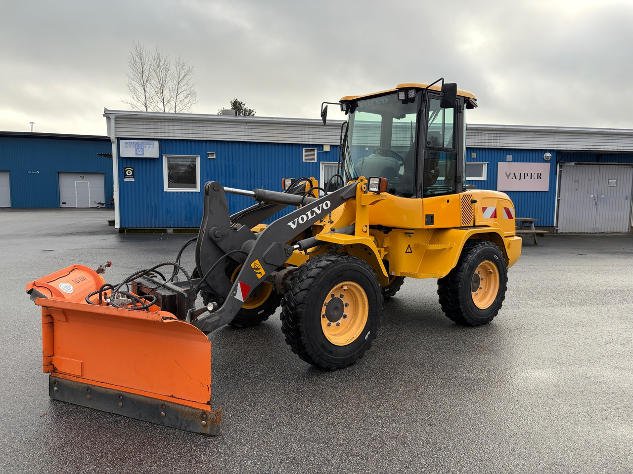 Volvo L30G - Wheel loader: gambar 1 Volvo L30G - Wheel loader: gambar 1