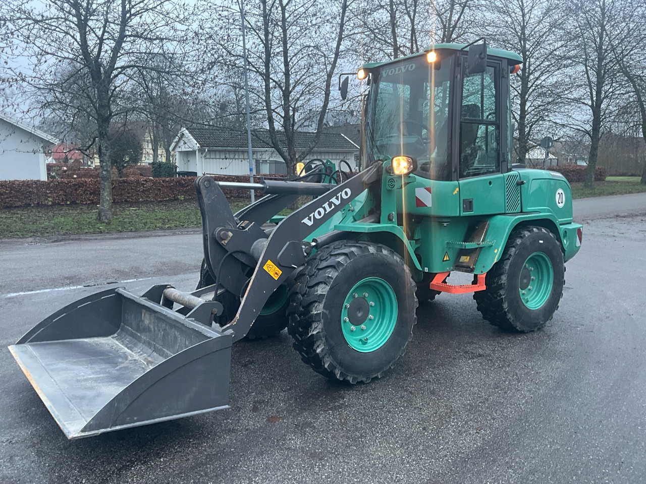 Volvo L30G - Wheel loader: gambar 1 Volvo L30G - Wheel loader: gambar 1