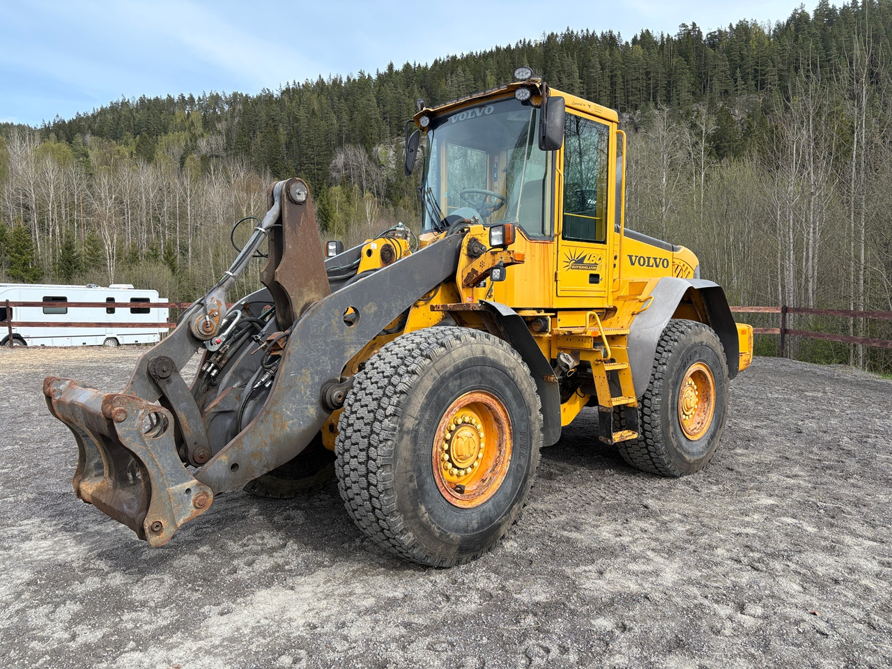 Volvo L90E - Wheel loader: gambar 1 Volvo L90E - Wheel loader: gambar 1