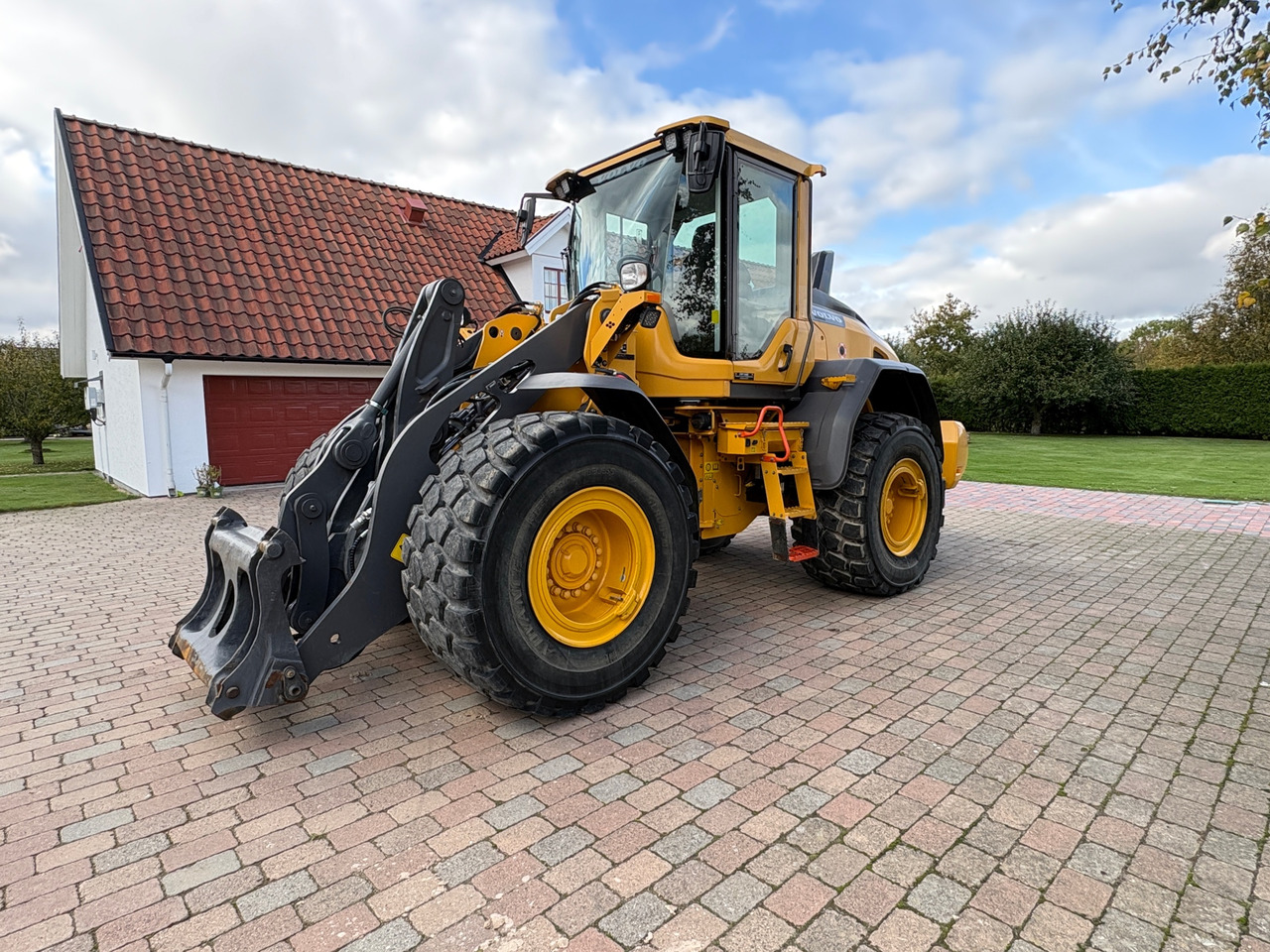Volvo L90H - Wheel loader: gambar 1 Volvo L90H - Wheel loader: gambar 1