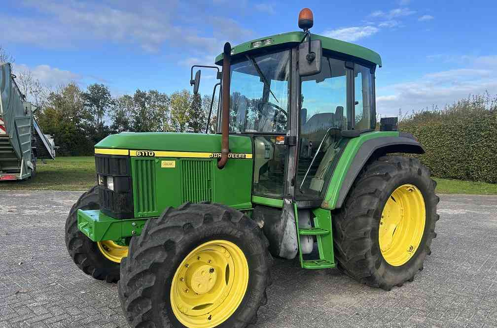 John Deere 6110 - Traktor: gambar 1 John Deere 6110 - Traktor: gambar 1