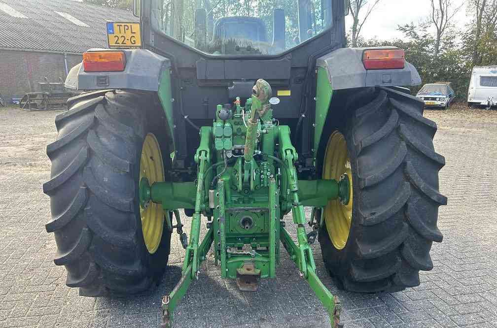 John Deere 6110 - Traktor: gambar 3 John Deere 6110 - Traktor: gambar 3