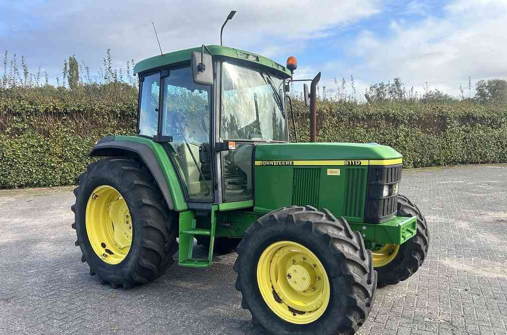 John Deere 6110 - Traktor: gambar 4 John Deere 6110 - Traktor: gambar 4