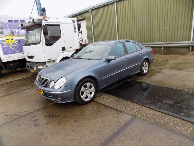 Mercedes-Benz E-Klasse 320 CDI sedan avantgarde - Mobil: gambar 4 Mercedes-Benz E-Klasse 320 CDI sedan avantgarde - Mobil: gambar 4