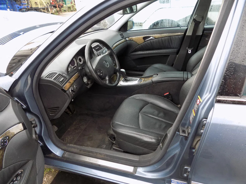 Mobil Mercedes-Benz E-Klasse 320 CDI sedan avantgarde: gambar 10