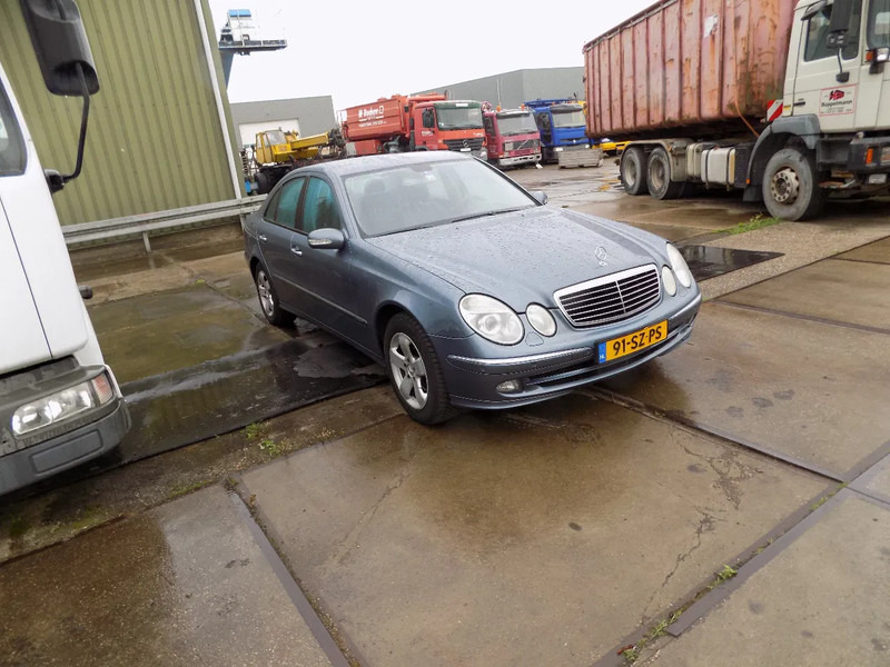 Mercedes-Benz E-Klasse 320 CDI sedan avantgarde - Mobil: gambar 2 Mercedes-Benz E-Klasse 320 CDI sedan avantgarde - Mobil: gambar 2