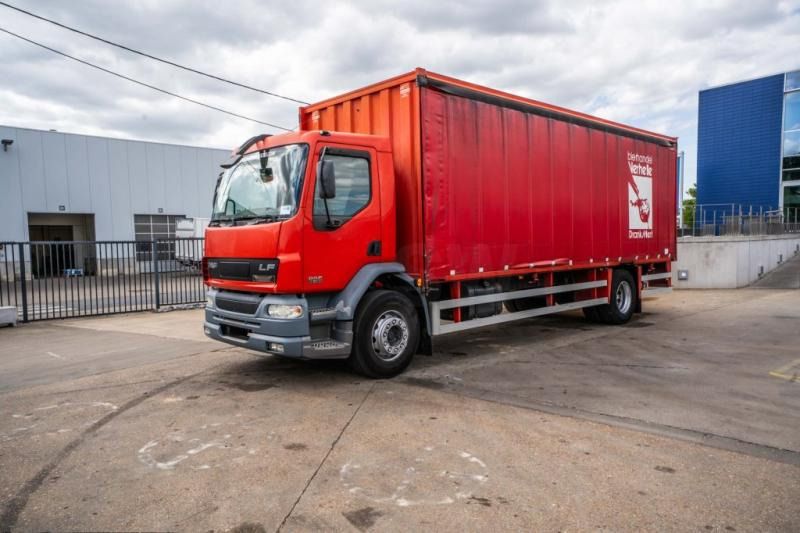DAF LF 55.180 +DHOLLANDIA 2.5T. - Truk dengan terpal samping: gambar 1 DAF LF 55.180 +DHOLLANDIA 2.5T. - Truk dengan terpal samping: gambar 1