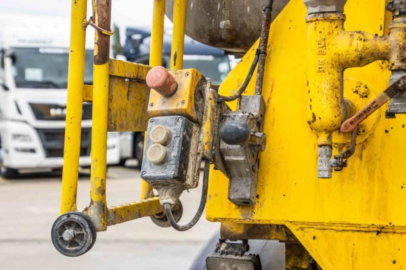 DE BUF BETON MIXER/MALAXEUR/MISCHER 10M3 - Semi-trailer mixer beton: gambar 5 DE BUF BETON MIXER/MALAXEUR/MISCHER 10M3 - Semi-trailer mixer beton: gambar 5