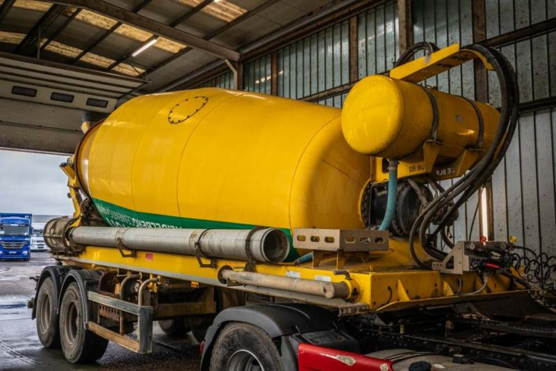 DE BUF BETON MIXER/MALAXEUR/MISCHER 12M3 - Semi-trailer mixer beton: gambar 2 DE BUF BETON MIXER/MALAXEUR/MISCHER 12M3 - Semi-trailer mixer beton: gambar 2