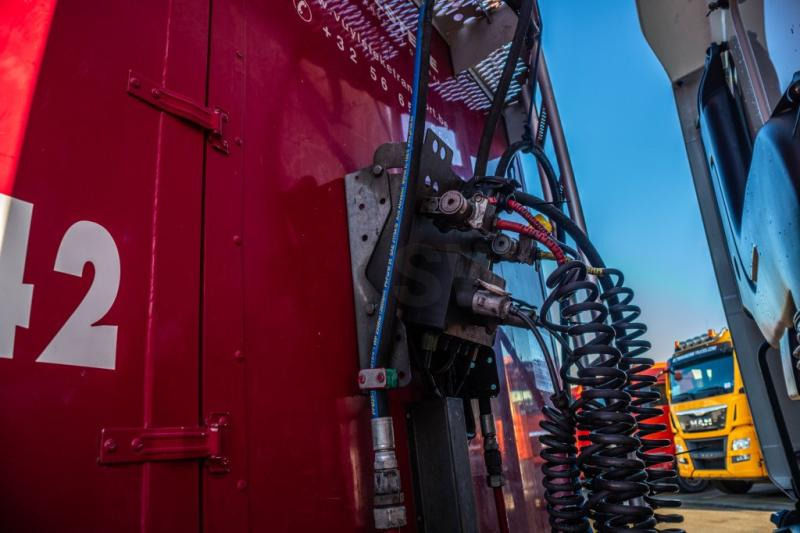 KRAKER WALKING FLOOR CF 200-92 m3 - Semi-trailer dengan lantai berjalan: gambar 5 KRAKER WALKING FLOOR CF 200-92 m3 - Semi-trailer dengan lantai berjalan: gambar 5