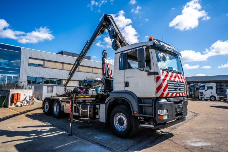 MAN TGA 26.320 BL -6X2-4+HIAB 122 E3 HIDUO - Hook lift, Truk derek: gambar 2 MAN TGA 26.320 BL -6X2-4+HIAB 122 E3 HIDUO - Hook lift, Truk derek: gambar 2