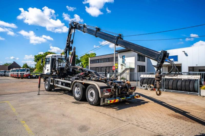 MAN TGA 26.320 BL -6X2-4+HIAB 122 E3 HIDUO - Hook lift, Truk derek: gambar 5 MAN TGA 26.320 BL -6X2-4+HIAB 122 E3 HIDUO - Hook lift, Truk derek: gambar 5