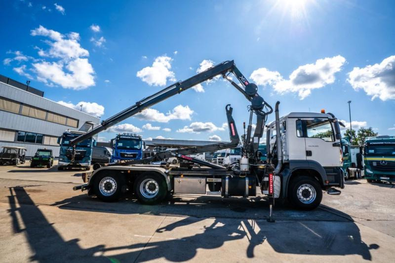MAN TGA 26.320 BL -6X2-4+HIAB 122 E3 HIDUO - Hook lift, Truk derek: gambar 3 MAN TGA 26.320 BL -6X2-4+HIAB 122 E3 HIDUO - Hook lift, Truk derek: gambar 3