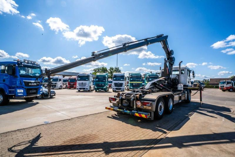 MAN TGA 26.320 BL -6X2-4+HIAB 122 E3 HIDUO - Hook lift, Truk derek: gambar 4 MAN TGA 26.320 BL -6X2-4+HIAB 122 E3 HIDUO - Hook lift, Truk derek: gambar 4