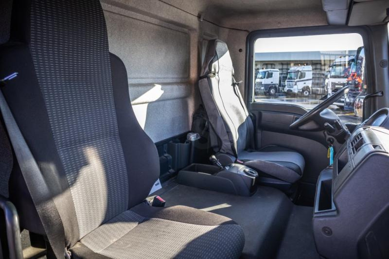 Truk berpendingin MAN TGL 12.220 BL - THERMOKING: gambar 8 Truk berpendingin MAN TGL 12.220 BL - THERMOKING: gambar 8