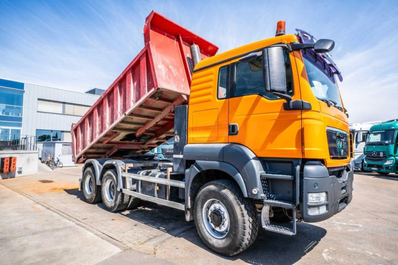 MAN TGS 33.440 BB TIPPER / TRACTOR - Truk jungkit: gambar 2 MAN TGS 33.440 BB TIPPER / TRACTOR - Truk jungkit: gambar 2