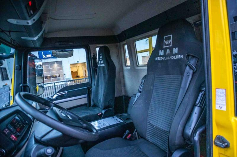 Interior photo 2: Leasing MAN TGS 35.460 BL - KENNIS 16R/3 MAN TGS 35.460 BL - KENNIS 16R/3