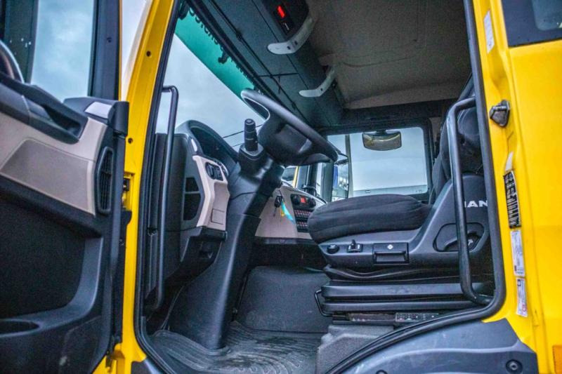 Interior photo 1: Leasing MAN TGS 35.460 BL - KENNIS 16R/3 MAN TGS 35.460 BL - KENNIS 16R/3