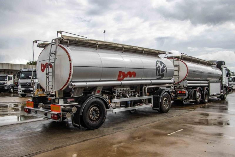 Mercedes ACTROS 2544-MP3+MAGYAR INOX18.200L+17.700L/2X6COMP - Truk tangki: gambar 3 Mercedes ACTROS 2544-MP3+MAGYAR INOX18.200L+17.700L/2X6COMP - Truk tangki: gambar 3