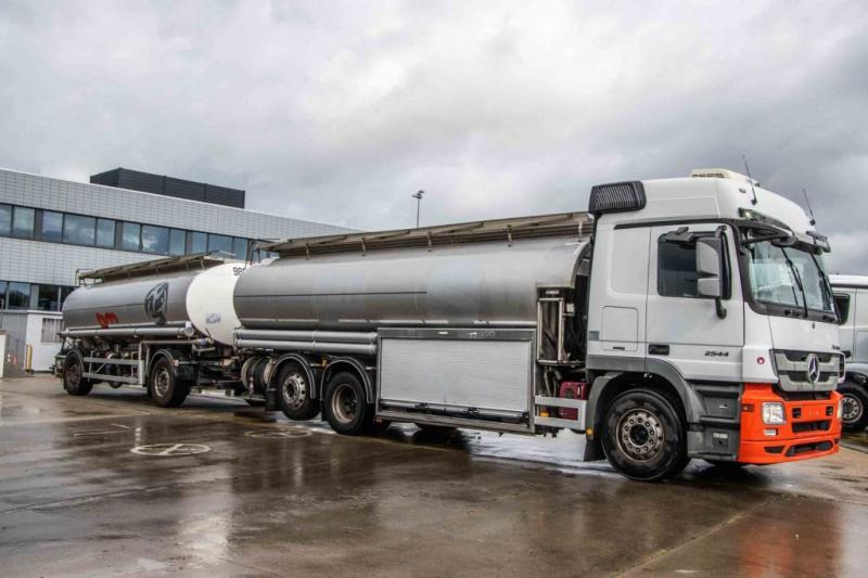 Mercedes ACTROS 2544-MP3+MAGYAR INOX18.200L+17.700L/2X6COMP - Truk tangki: gambar 2 Mercedes ACTROS 2544-MP3+MAGYAR INOX18.200L+17.700L/2X6COMP - Truk tangki: gambar 2