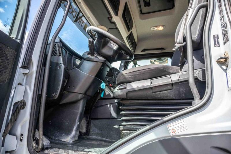 Interior photo 1: Tractor head Mercedes AROCS 2648 LS - 6x4