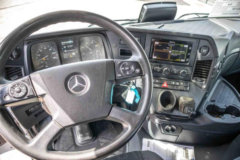 Interior photo 2: Tractor head Mercedes AROCS 2648 LS - 6x4