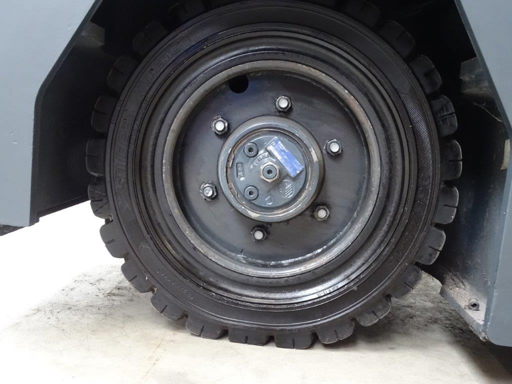 Combilift ESL5067 - REIFEN SE -TRIPLEX - Loader empat arah: gambar 2 Combilift ESL5067 - REIFEN SE -TRIPLEX - Loader empat arah: gambar 2