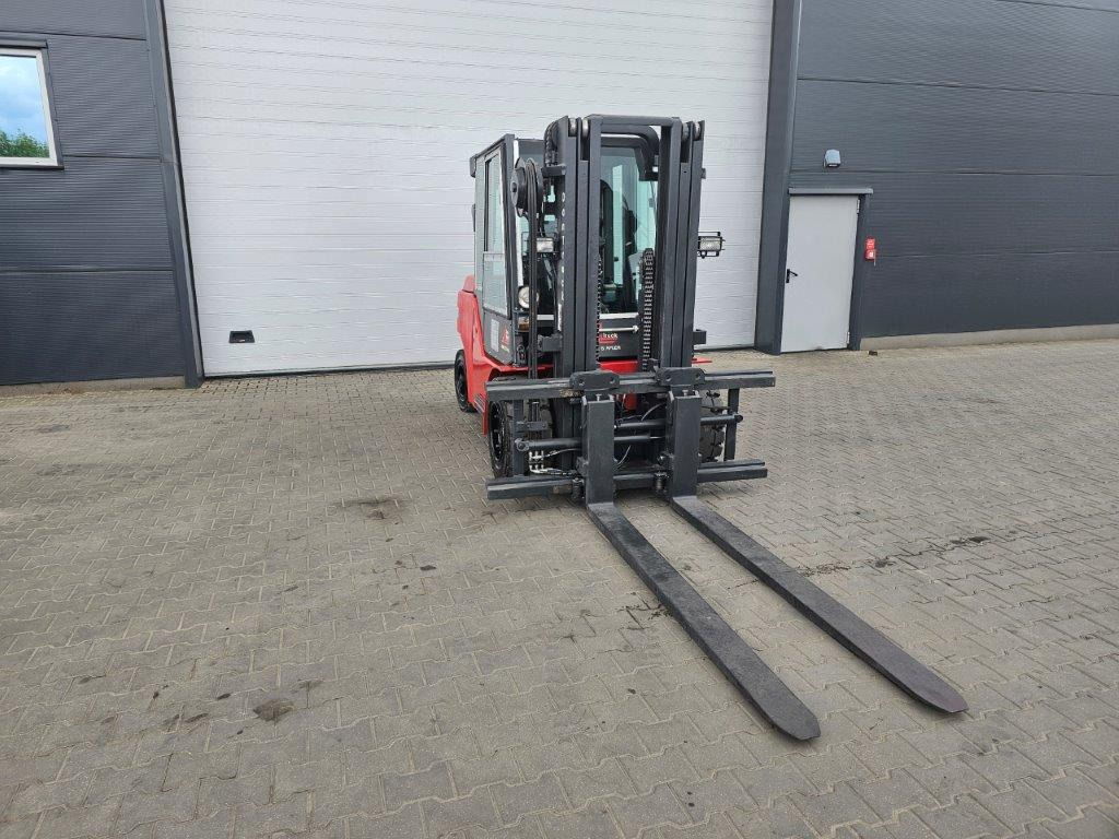 Dan Truck 8450DG Container-Indoor-Stapler -TRIPLEX - Forklift diesel: gambar 5 Dan Truck 8450DG Container-Indoor-Stapler -TRIPLEX - Forklift diesel: gambar 5