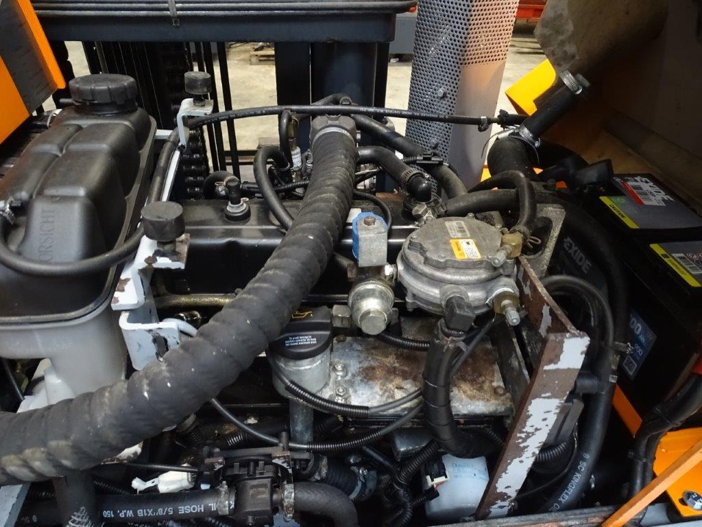 Loader empat arah Hubtex DQ45-G - TRIPLEX: gambar 8 Loader empat arah Hubtex DQ45-G - TRIPLEX: gambar 8