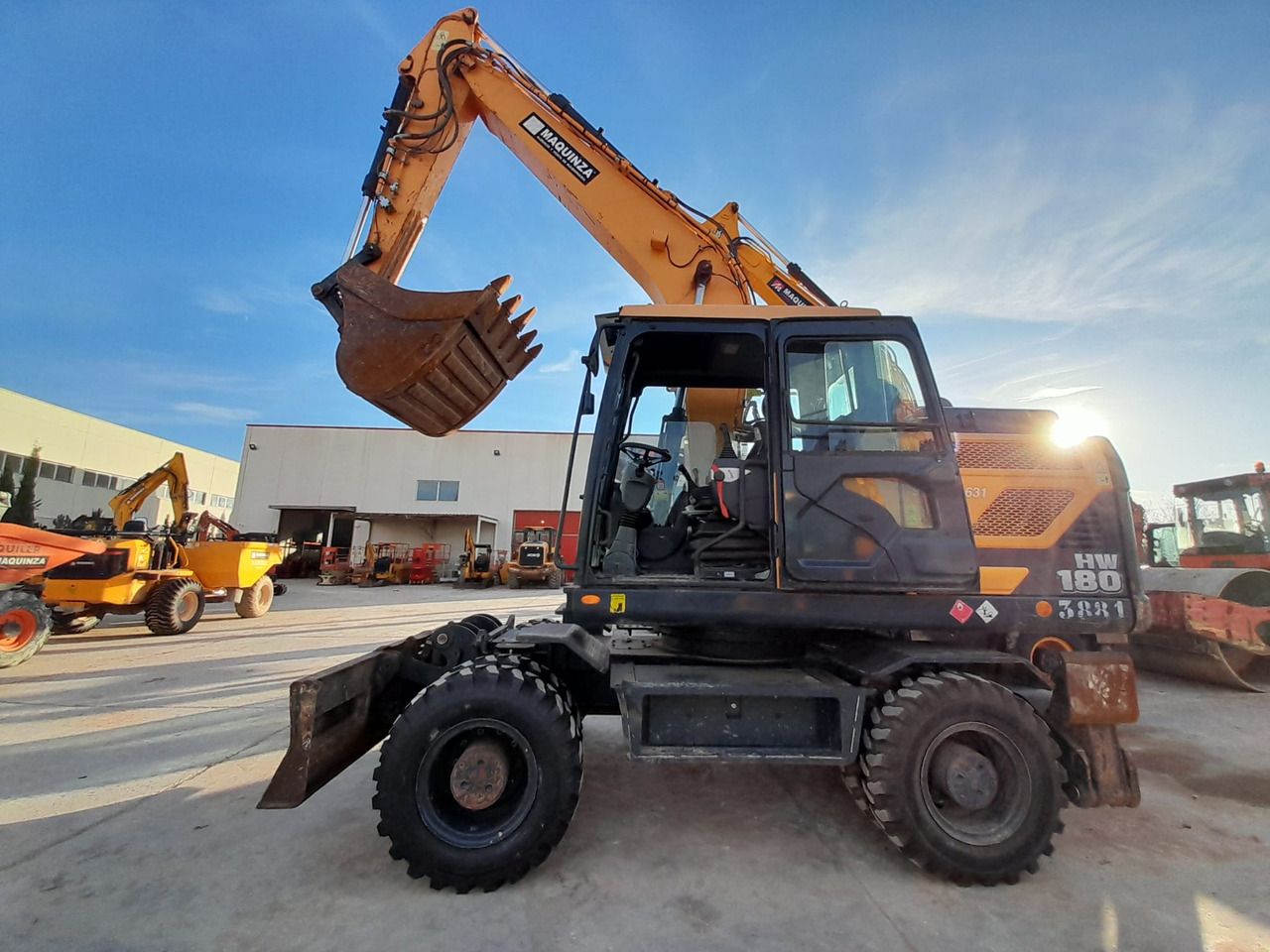 HYUNDAI HW180 - Ekskavator roda: gambar 1 HYUNDAI HW180 - Ekskavator roda: gambar 1