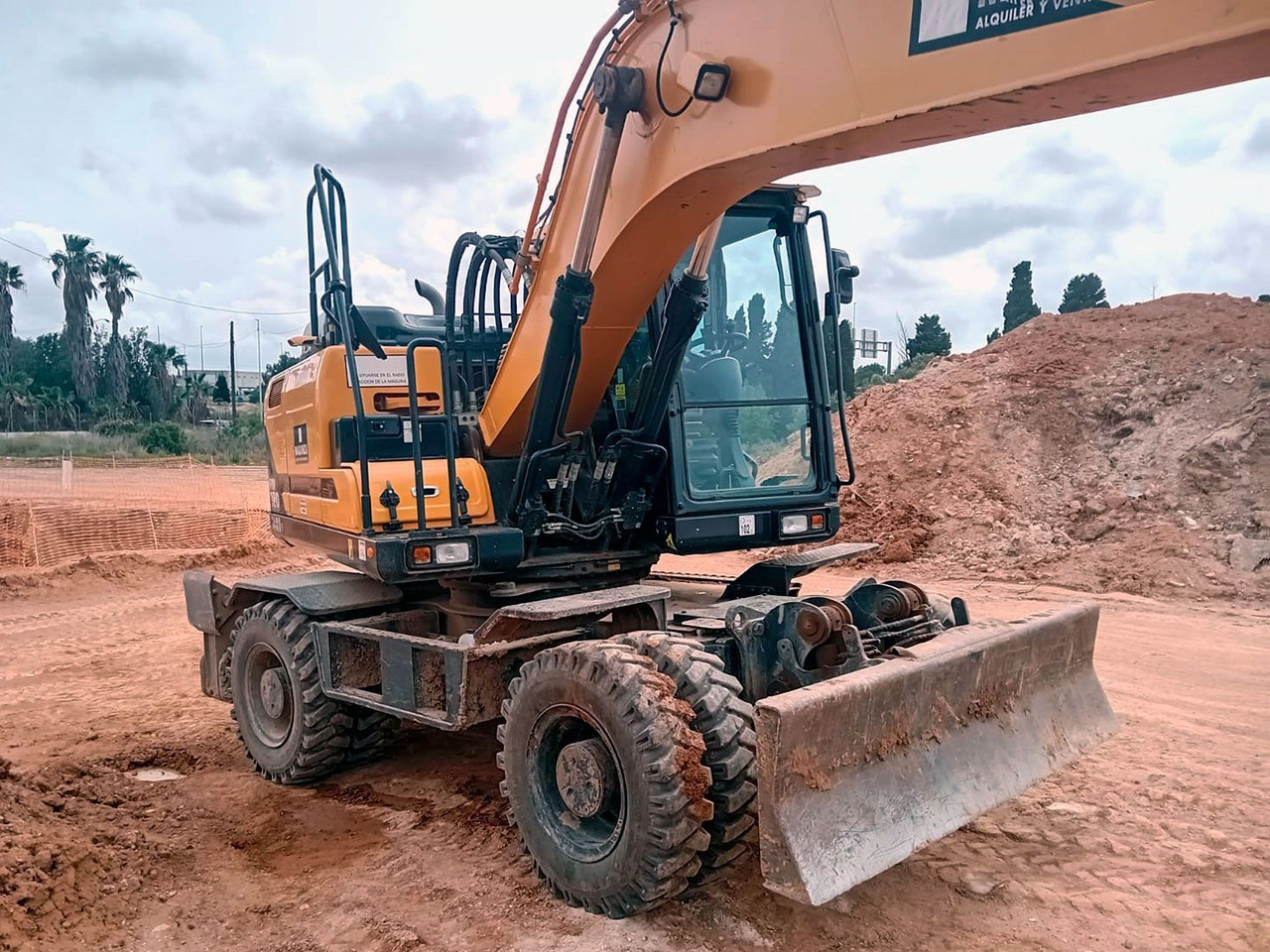 HYUNDAI HW180 - Ekskavator roda: gambar 2 HYUNDAI HW180 - Ekskavator roda: gambar 2