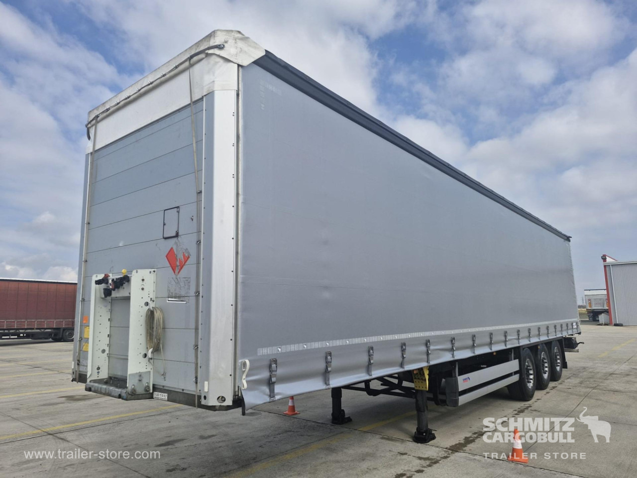 SCHMITZ Curtainsider Standard - Semi-trailer dengan terpal samping: gambar 1 SCHMITZ Curtainsider Standard - Semi-trailer dengan terpal samping: gambar 1