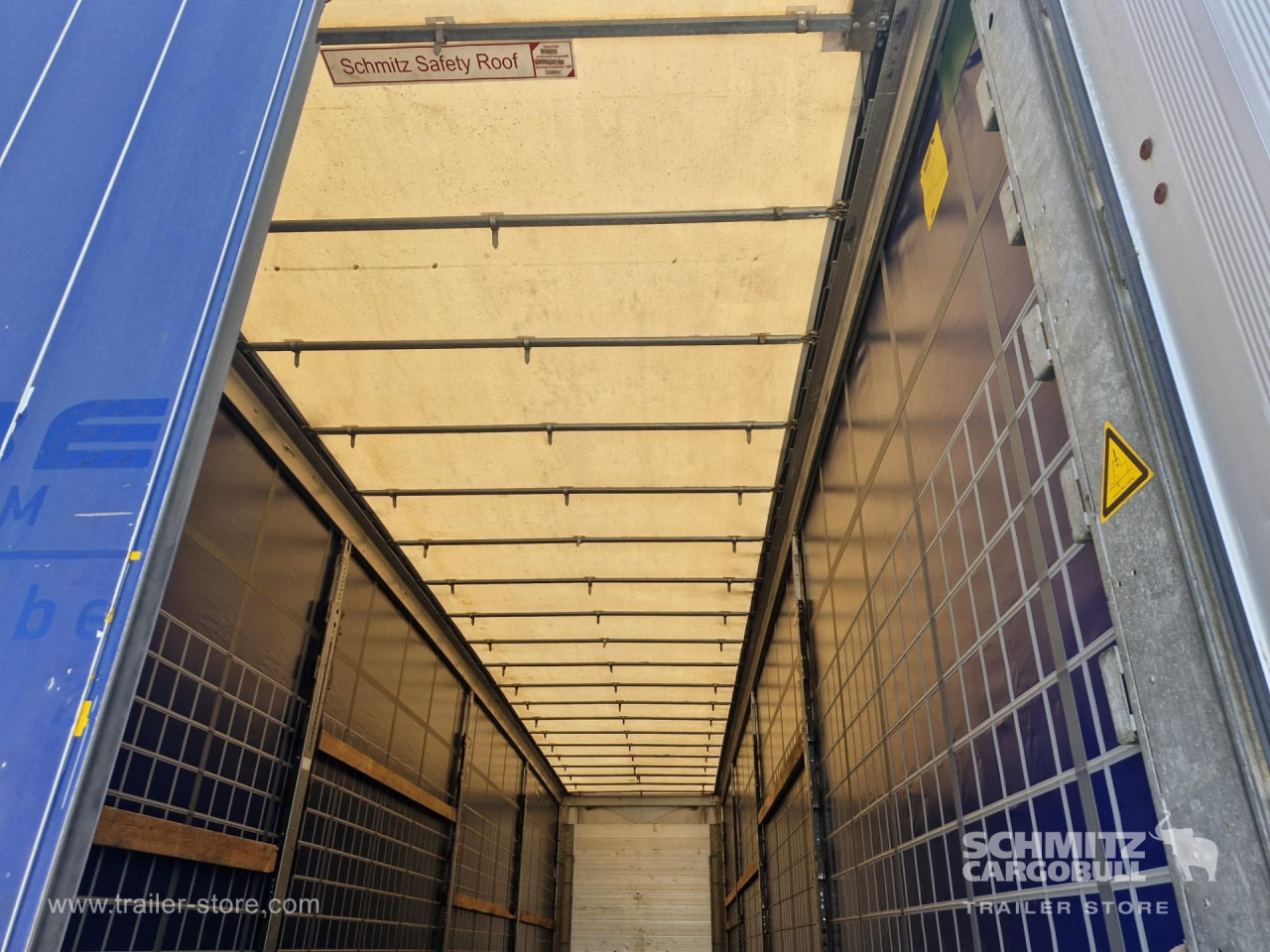 SCHMITZ Curtainsider Varios - Semi-trailer dengan terpal samping: gambar 4 SCHMITZ Curtainsider Varios - Semi-trailer dengan terpal samping: gambar 4
