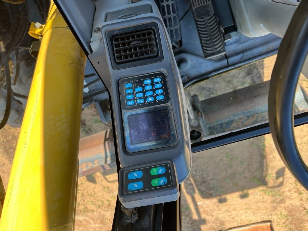 Ekskavator roda Komatsu PW 160-7: gambar 6 Ekskavator roda Komatsu PW 160-7: gambar 6