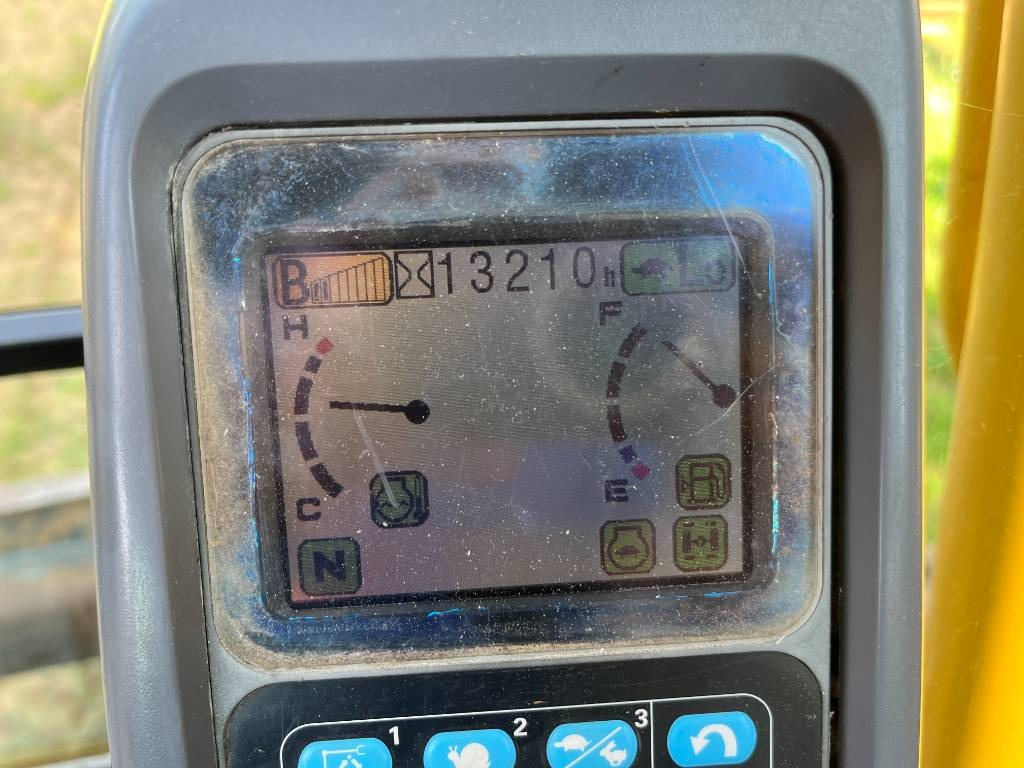 Ekskavator roda Komatsu PW 160-7: gambar 7 Ekskavator roda Komatsu PW 160-7: gambar 7