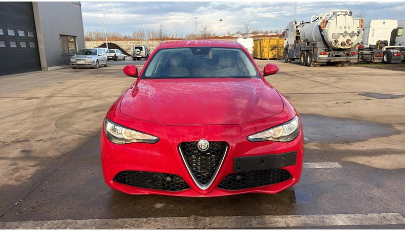 Alfa Romeo Giulia 2.0T (BELGIAN CAR / 200 PS / AUTOMATIC GEARBOX / NAVI / AIRCO / MEMORY SEATS / CAMERA) - Mobil sedan: gambar 2 Alfa Romeo Giulia 2.0T (BELGIAN CAR / 200 PS / AUTOMATIC GEARBOX / NAVI / AIRCO / MEMORY SEATS / CAMERA) - Mobil sedan: gambar 2
