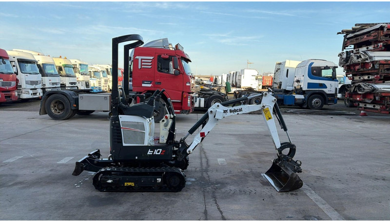 Bobcat E10 Z (BE MACHINE / 438H / MIN WIDTH 0.73M / TOP CONDITION) - Ekskavator mini: gambar 4 Bobcat E10 Z (BE MACHINE / 438H / MIN WIDTH 0.73M / TOP CONDITION) - Ekskavator mini: gambar 4