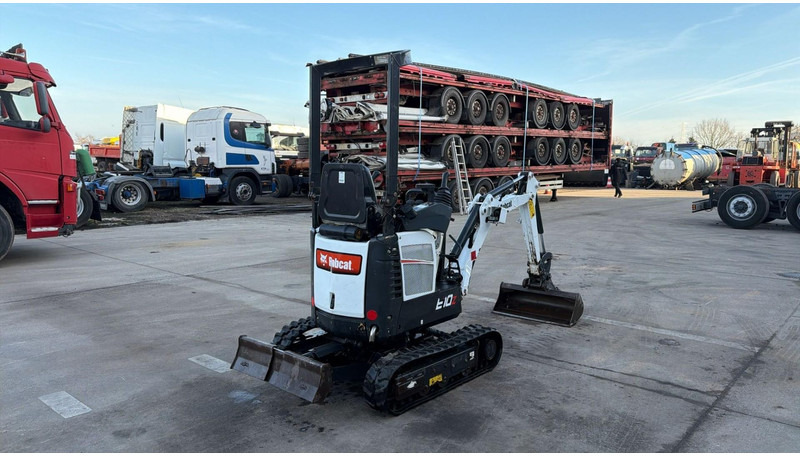 Bobcat E10 Z (BE MACHINE / 438H / MIN WIDTH 0.73M / TOP CONDITION) - Ekskavator mini: gambar 5 Bobcat E10 Z (BE MACHINE / 438H / MIN WIDTH 0.73M / TOP CONDITION) - Ekskavator mini: gambar 5