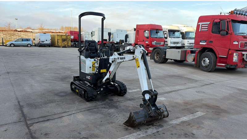 Bobcat E10 Z (BE MACHINE / 438H / MIN WIDTH 0.73M / TOP CONDITION) - Ekskavator mini: gambar 3 Bobcat E10 Z (BE MACHINE / 438H / MIN WIDTH 0.73M / TOP CONDITION) - Ekskavator mini: gambar 3