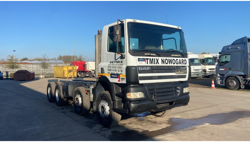 DAF CF 85.380 (EURO 3 / MANUAL GEARBOX / BOITE MANUELLE / BIG HUB / GRAND PONT / LAMES) - Truk sasis: gambar 3 DAF CF 85.380 (EURO 3 / MANUAL GEARBOX / BOITE MANUELLE / BIG HUB / GRAND PONT / LAMES) - Truk sasis: gambar 3