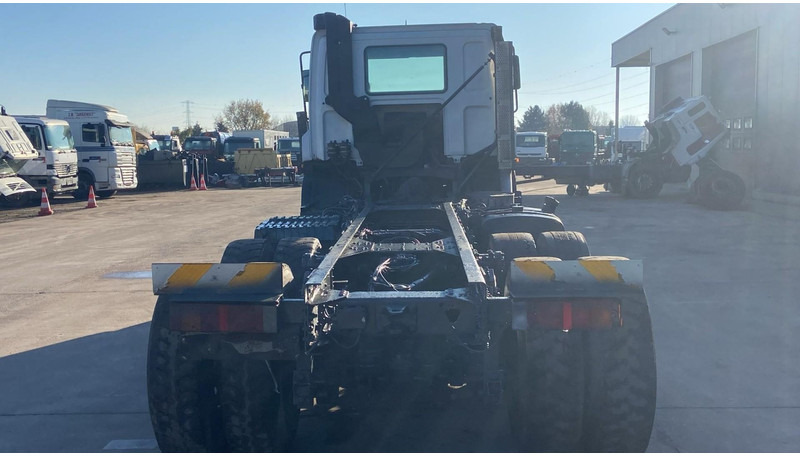 DAF CF 85.380 (EURO 3 / MANUAL GEARBOX / BOITE MANUELLE / BIG HUB / GRAND PONT / LAMES) - Truk sasis: gambar 5 DAF CF 85.380 (EURO 3 / MANUAL GEARBOX / BOITE MANUELLE / BIG HUB / GRAND PONT / LAMES) - Truk sasis: gambar 5