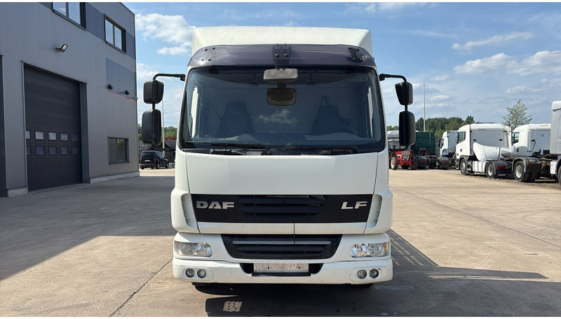 DAF LF 45.210 (EURO 5 / HOLLAND TRUCK / NEW CONSTRUCTION / EURO 5 / PERFECT CONDITION) - Truk pengangkut mobil: gambar 2 DAF LF 45.210 (EURO 5 / HOLLAND TRUCK / NEW CONSTRUCTION / EURO 5 / PERFECT CONDITION) - Truk pengangkut mobil: gambar 2
