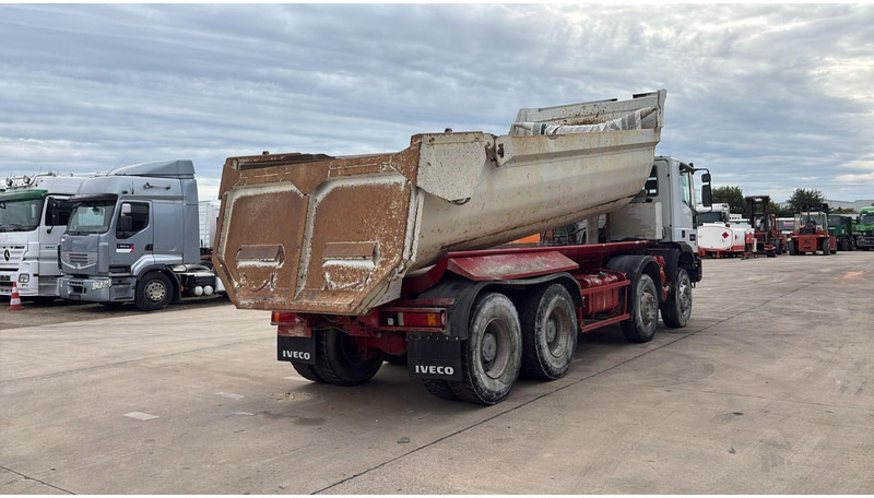 Iveco EUROTRAKKER 320 E 35 (GRAND PONT / LAMES / POMPE MANUELLE / 8X4 / CURSOR 8) - Truk jungkit: gambar 5 Iveco EUROTRAKKER 320 E 35 (GRAND PONT / LAMES / POMPE MANUELLE / 8X4 / CURSOR 8) - Truk jungkit: gambar 5