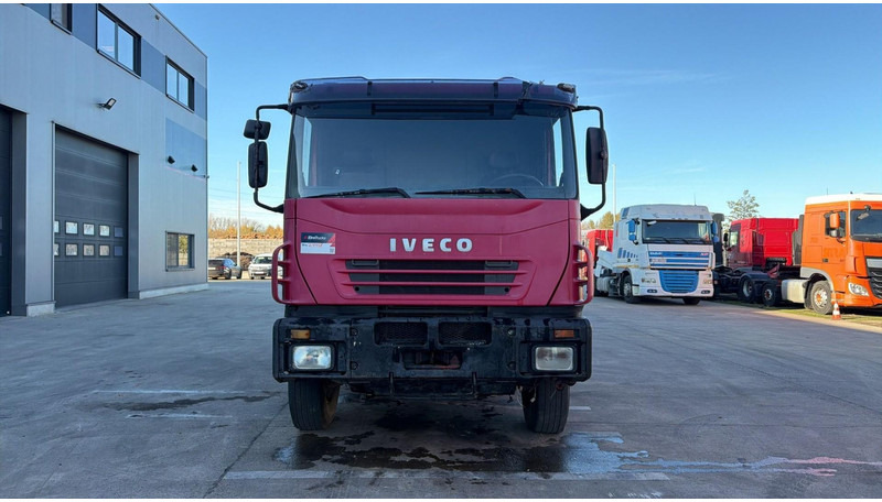 Iveco Eurotrakker 260 E 34 (POMPE MANUELLE / MANUAL PUMP / LAMES / GRAND PONT / BOITE MANUELLE) - Truk jungkit: gambar 5 Iveco Eurotrakker 260 E 34 (POMPE MANUELLE / MANUAL PUMP / LAMES / GRAND PONT / BOITE MANUELLE) - Truk jungkit: gambar 5