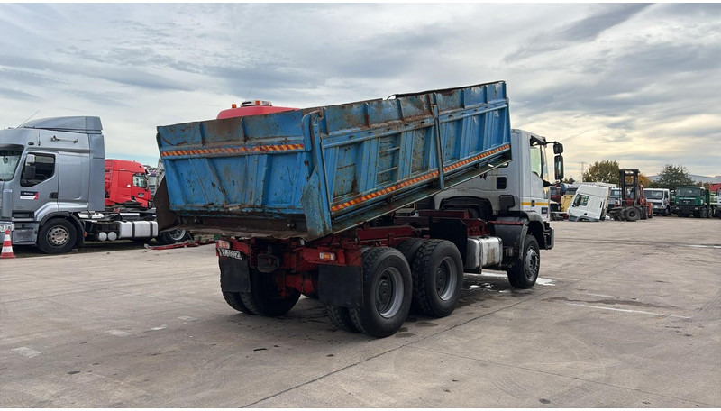 Iveco Eurotrakker 260 E 37 (POMPE MANUELLE / MANUAL PUMP / LAMES / STEEL SUSP. / BIG AXLE / GRANT PONT) - Truk jungkit: gambar 4 Iveco Eurotrakker 260 E 37 (POMPE MANUELLE / MANUAL PUMP / LAMES / STEEL SUSP. / BIG AXLE / GRANT PONT) - Truk jungkit: gambar 4