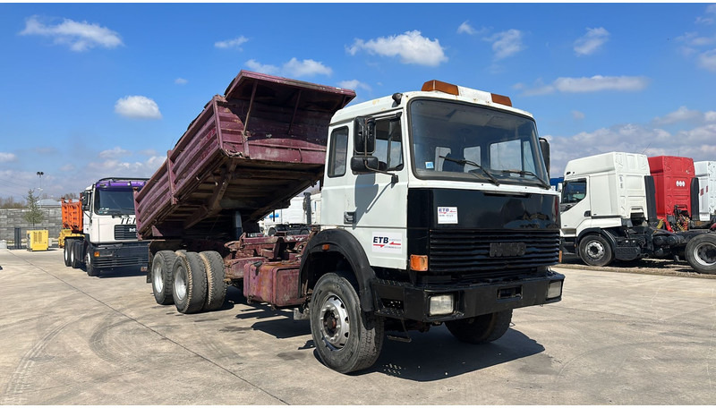 Iveco MAGIRUS 260 - 34 (LIVRAISON GRATUITE AU PORT D'ANVERS / POMPE MANUELLE) - Truk jungkit: gambar 4 Iveco MAGIRUS 260 - 34 (LIVRAISON GRATUITE AU PORT D'ANVERS / POMPE MANUELLE) - Truk jungkit: gambar 4