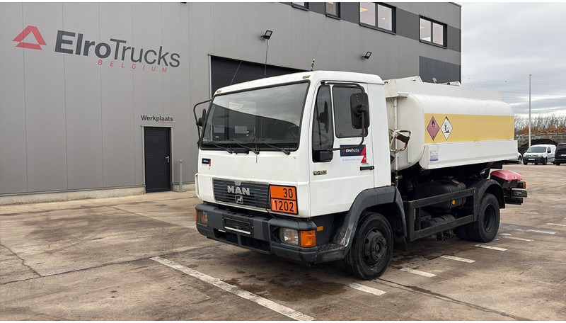 MAN 10.153 (7500L / FULL STEEL / LAMES / BOITE MANUELLE / MANUAL GEARBOX) - Truk tangki: gambar 1 MAN 10.153 (7500L / FULL STEEL / LAMES / BOITE MANUELLE / MANUAL GEARBOX) - Truk tangki: gambar 1